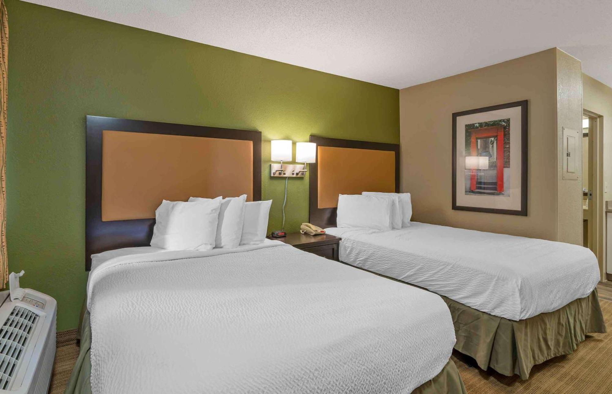 Extended America - - Dutchman Hotel 2*